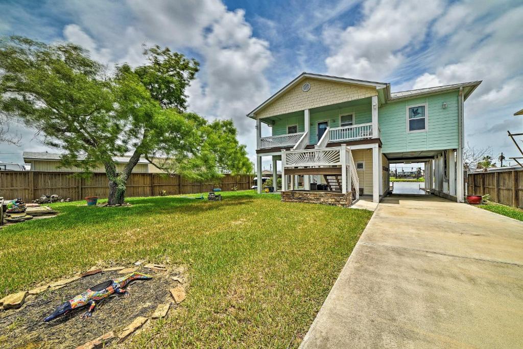 Rockport House | Waterfront Rockport Home w/Deck & Boat Ramp!