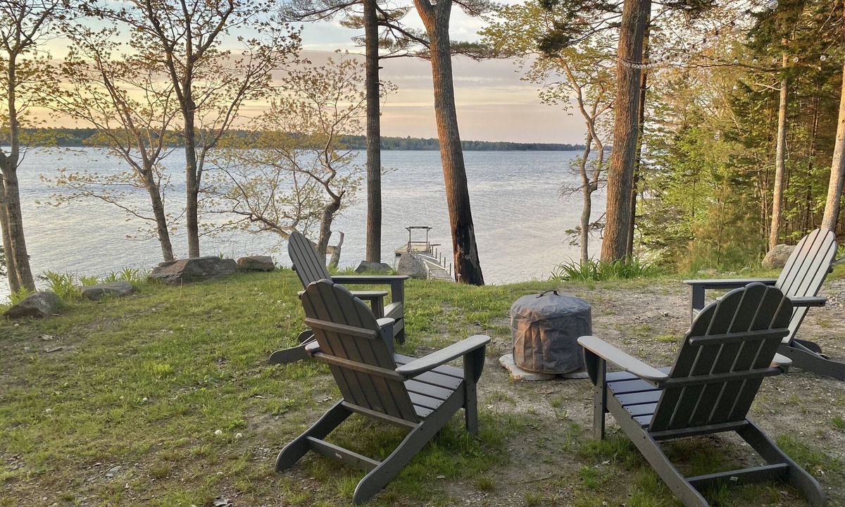 Round Pond House | Waterfront Round Pond Home, Private Dock