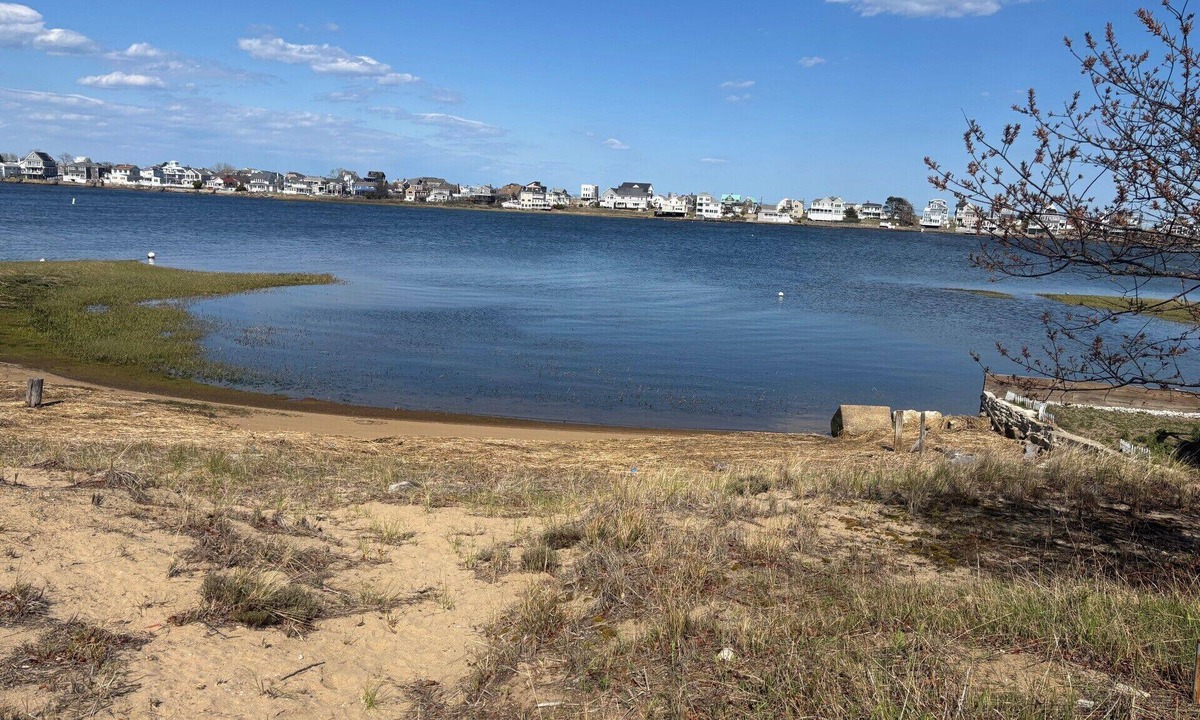 Newburyport Cabin | Waterfront, Rustic 3 bedroom cottage- Plum Island, MA "Month/Summer rental"