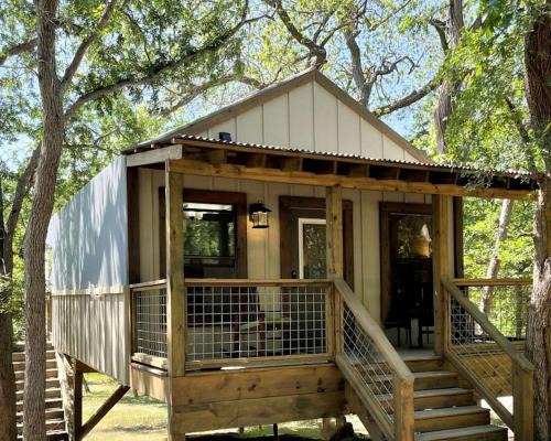 Sutherland Springs House | Waterfront Safari Cabin San Antonio, Texas
