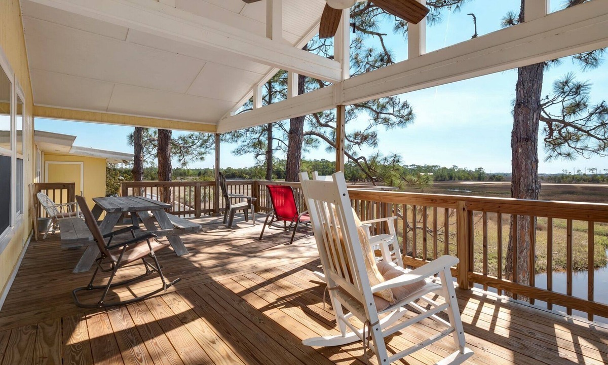 Salem House | Waterfront Scallop & Fish Spot! Private Dock + Ice Machine—Pet Friendly Home