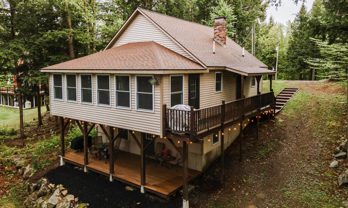 Bowerbank House | Waterfront Sebec Lake Home w/Yard + Fire Pit