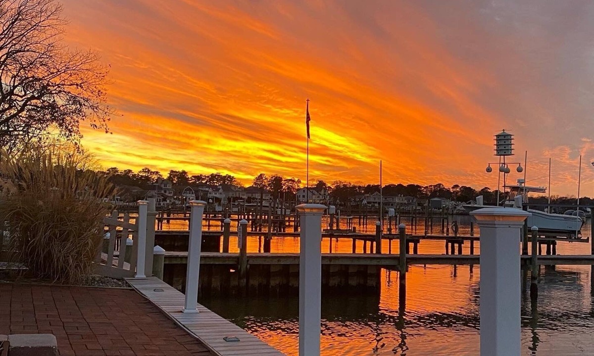 Osbornsville House | Waterfront Serenity