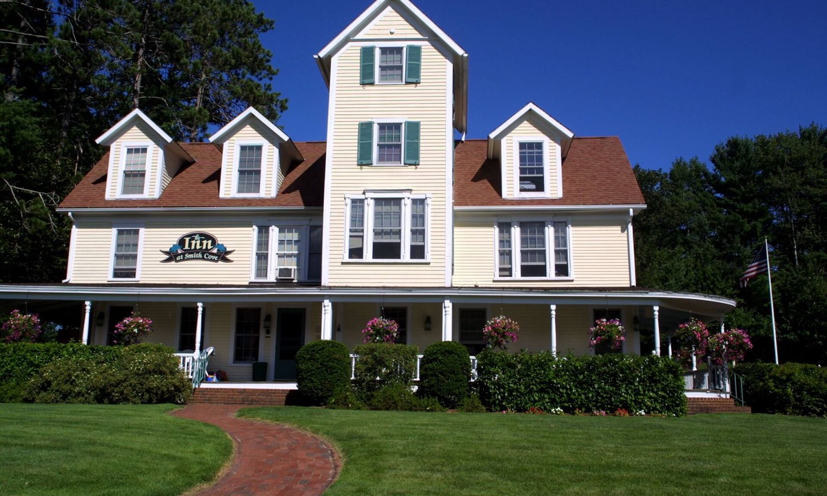 Gilford House | Waterfront Smith Cove Lake House includes dock