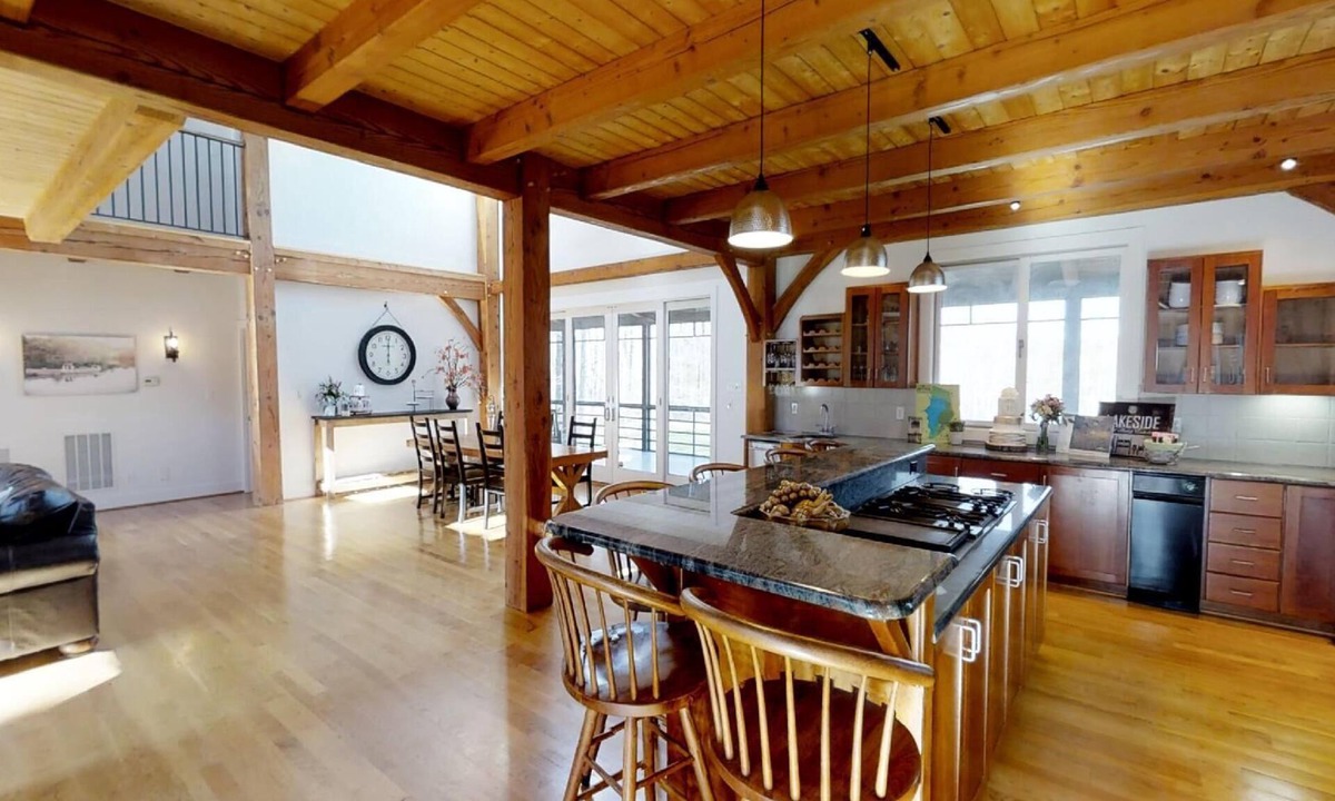 Powhatan House | Waterfront, Spacious 5-bedroom Wedding Venue estate in charming Powhatan!