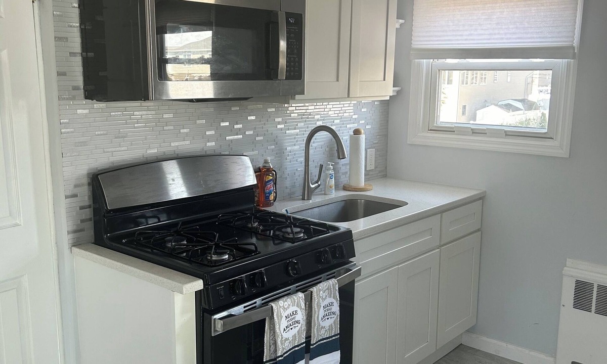 Massapequa Apartment | Waterfront Studio With Private Keypad Entry in Massapequa!