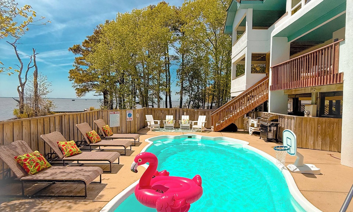Monteray Shores House | Waterfront, Stunning Views + Pool + Kayaks! Pet friendly!