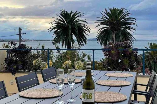 Geelong Apartment | Waterfront Sub-Penthouse with Beach View