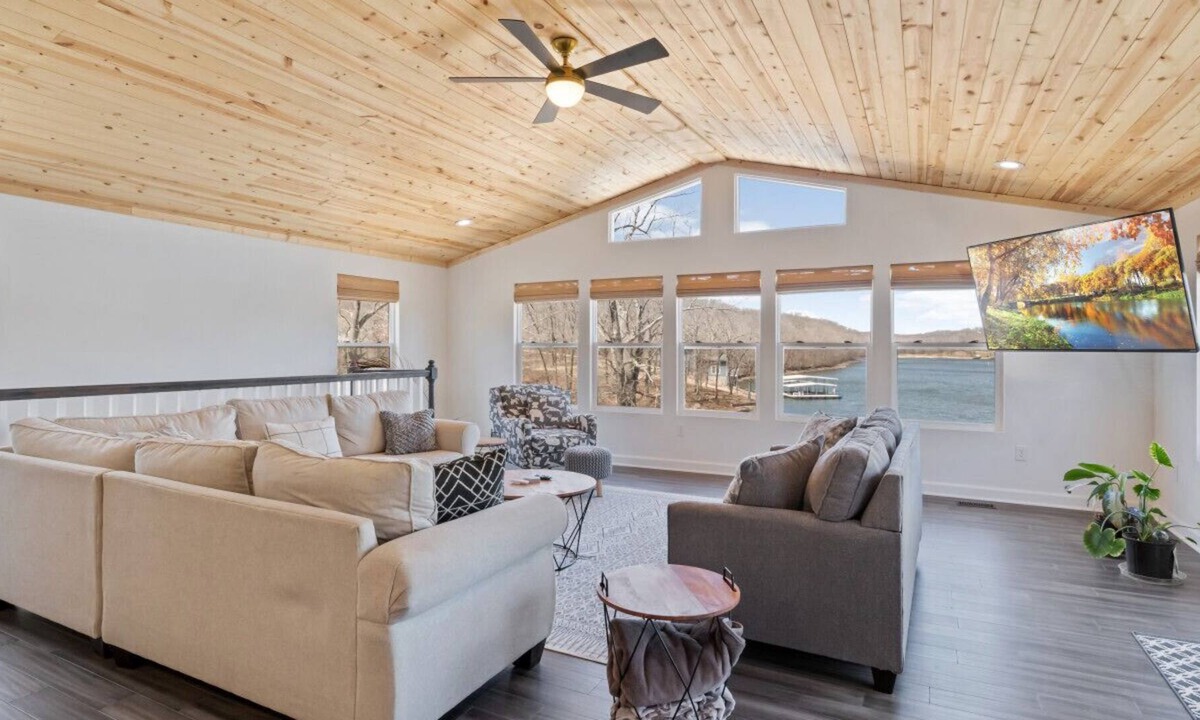 Sunrise Beach House | Waterfront Sunrise Beach Lake House!