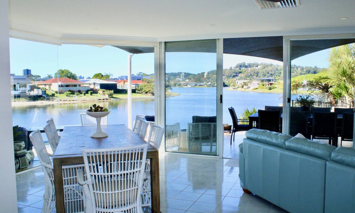 Burleigh Waters House | Waterfront Surprise! Lakeside fun, 5 mins from the beach