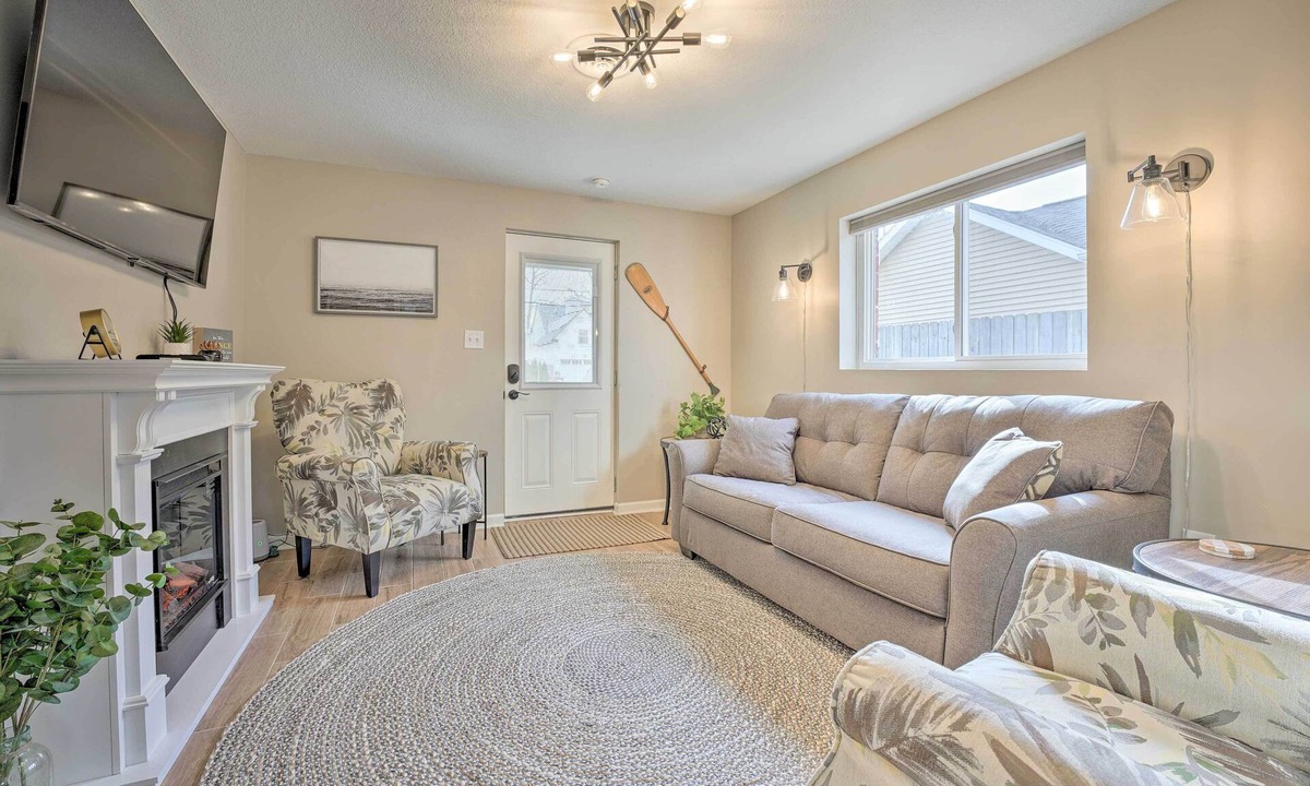 Syracuse Cottage | Waterfront Syracuse Home w/Patio & Fire Pit!