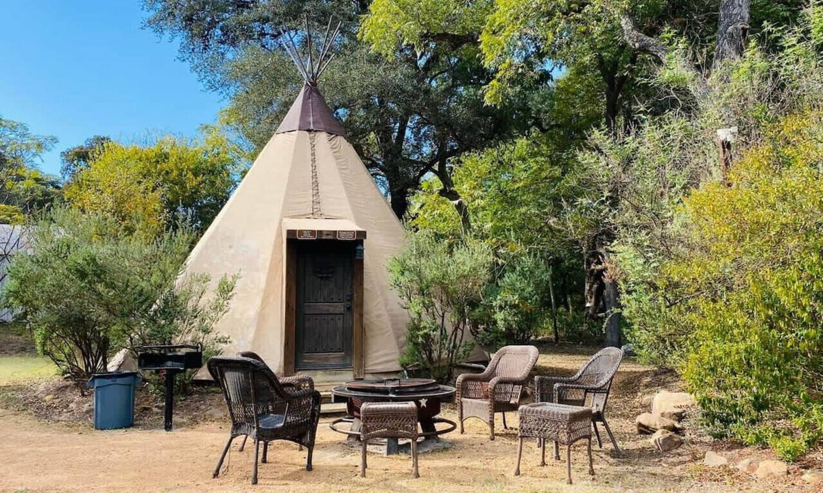 Seguin RV Rental | Waterfront Teepee 3 Jumping Fish