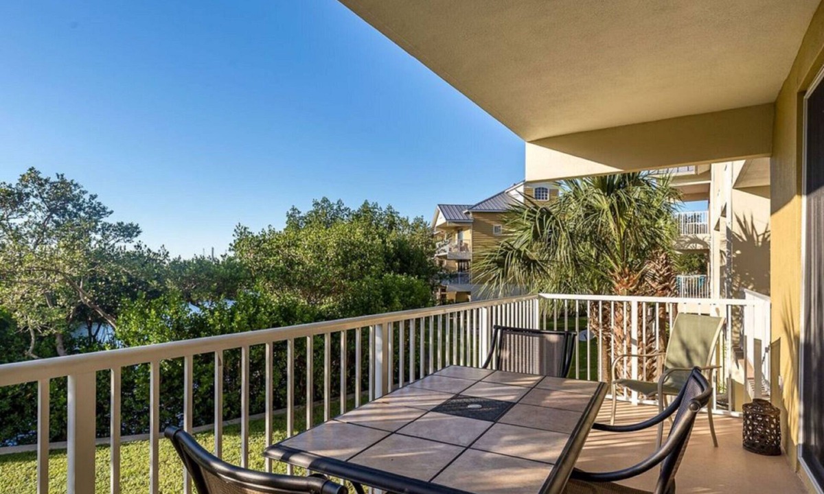 Ruskin House | Waterfront Town Home w/Private Beach Access - Near Dining, Golf, & Marina