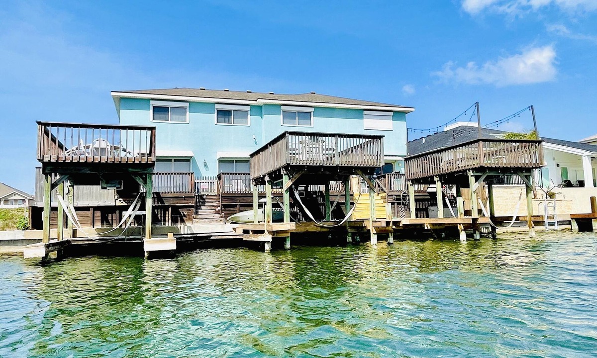Corpus Christi House | Waterfront townhome located near the beach!