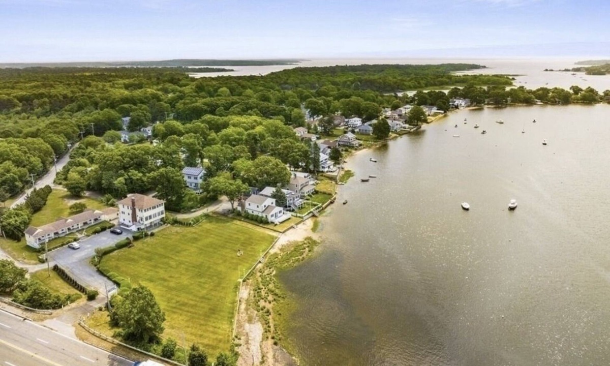 Weweantic House | Waterfront