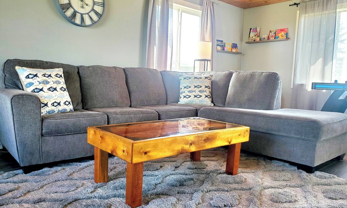 Kincheloe House | Waterfront ~ View Freighters ~ King Bed ~ Firepit