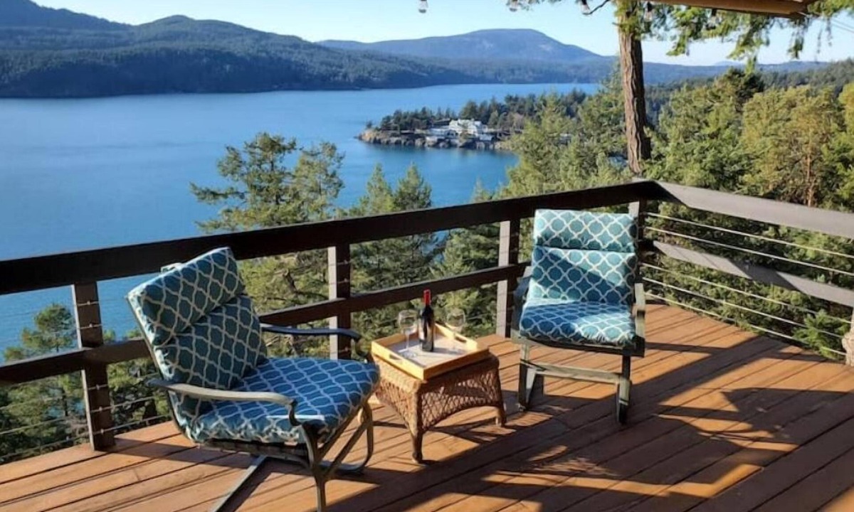 Eastsound House | Waterfront View Rosario Sleeps 10-