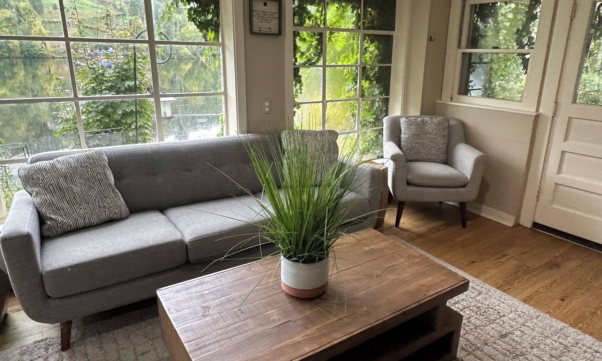 South Britain Apartment | Waterfront View - Unit F