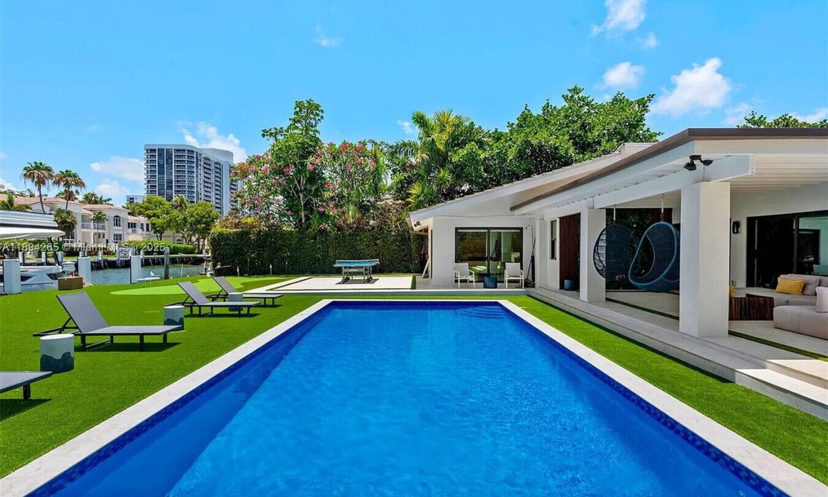 Hallandale Beach Villa | Waterfront Villa with Private Dock