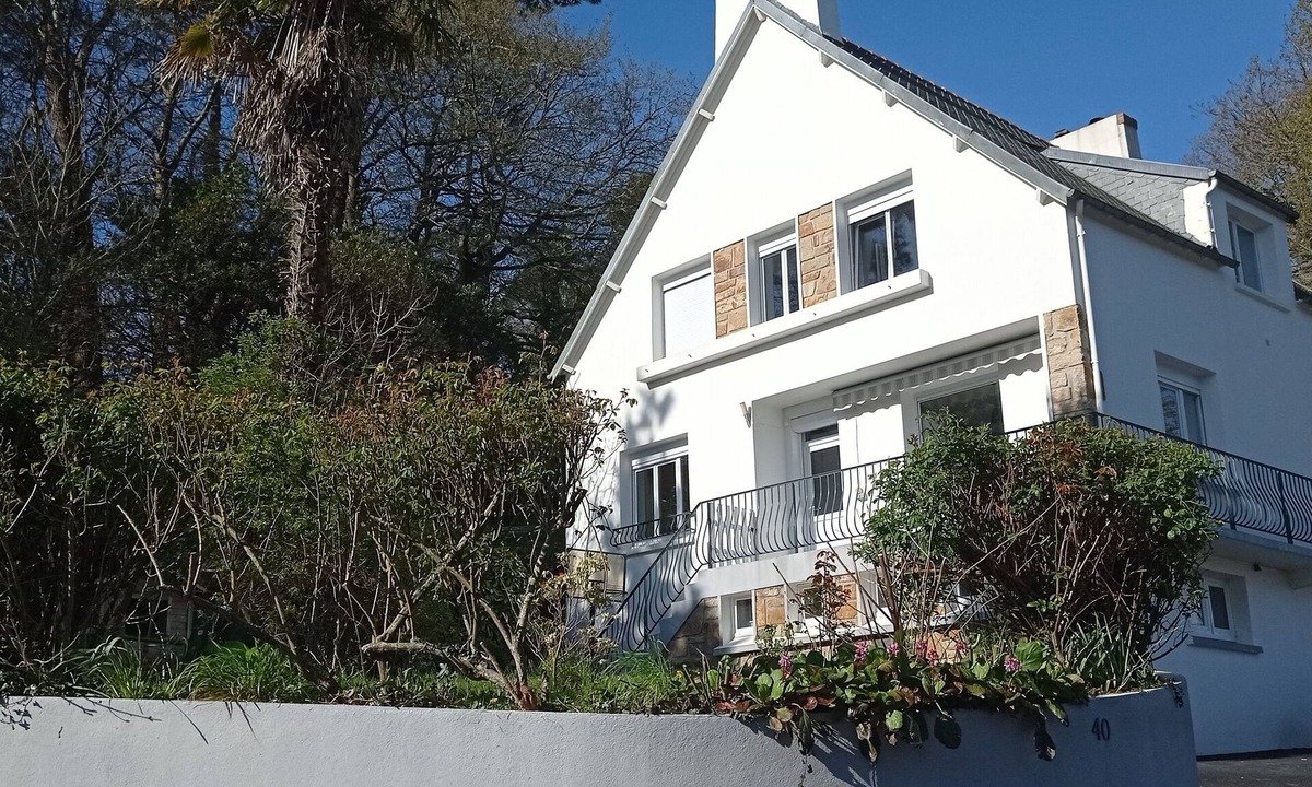 Logonna-Daoulas Villa | Waterfront villa with panoramic sea view