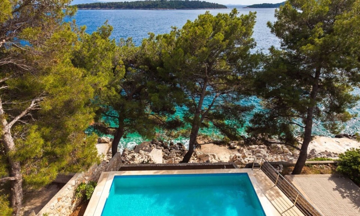 Prizba Villa | Waterfront Villa Dora by Villas Guide