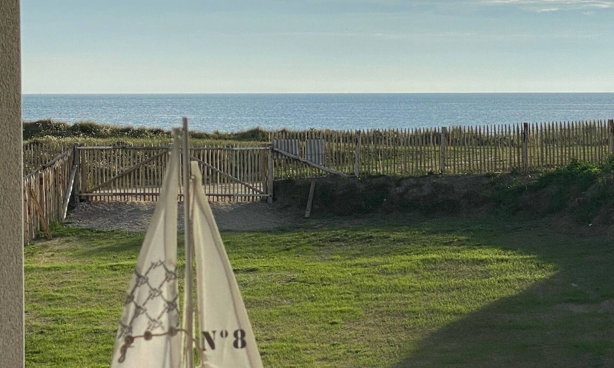 Saint-Marcouf House | Waterfront villa direct access to the beach