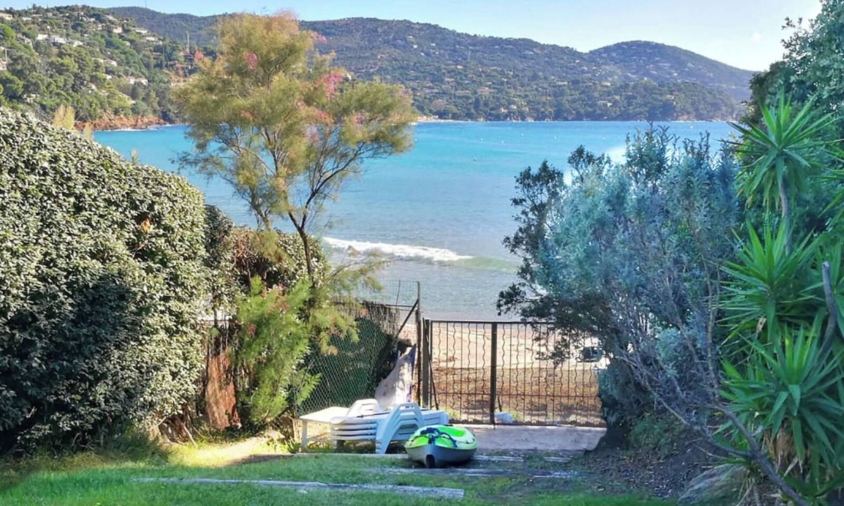 Le Lavandou Villa | Waterfront villa on sandy beach, private beach, pets welcome.