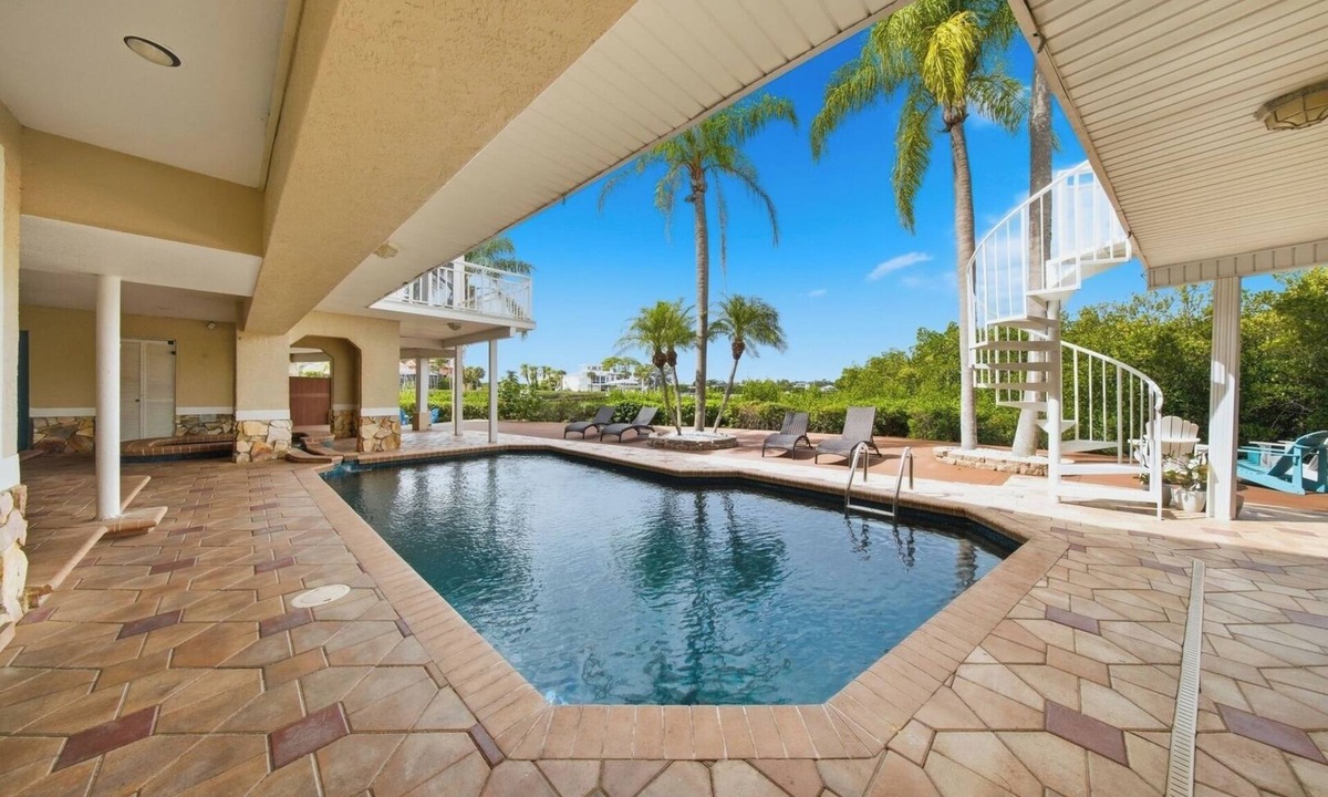 Palm Harbor Villa | Waterfront Villa Pool Balcony + Game Room