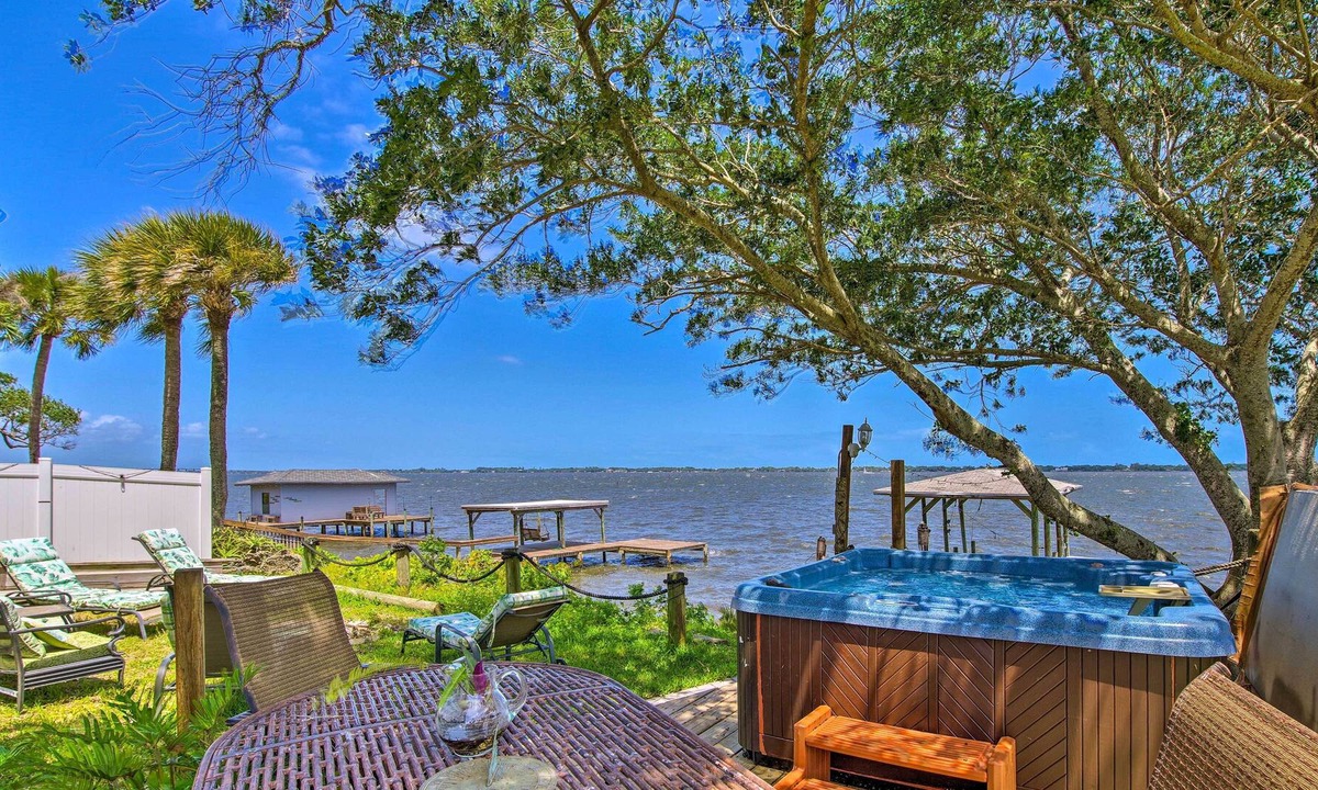 Tropic Villa | Waterfront Villa with Deck & Dolphin Watching!