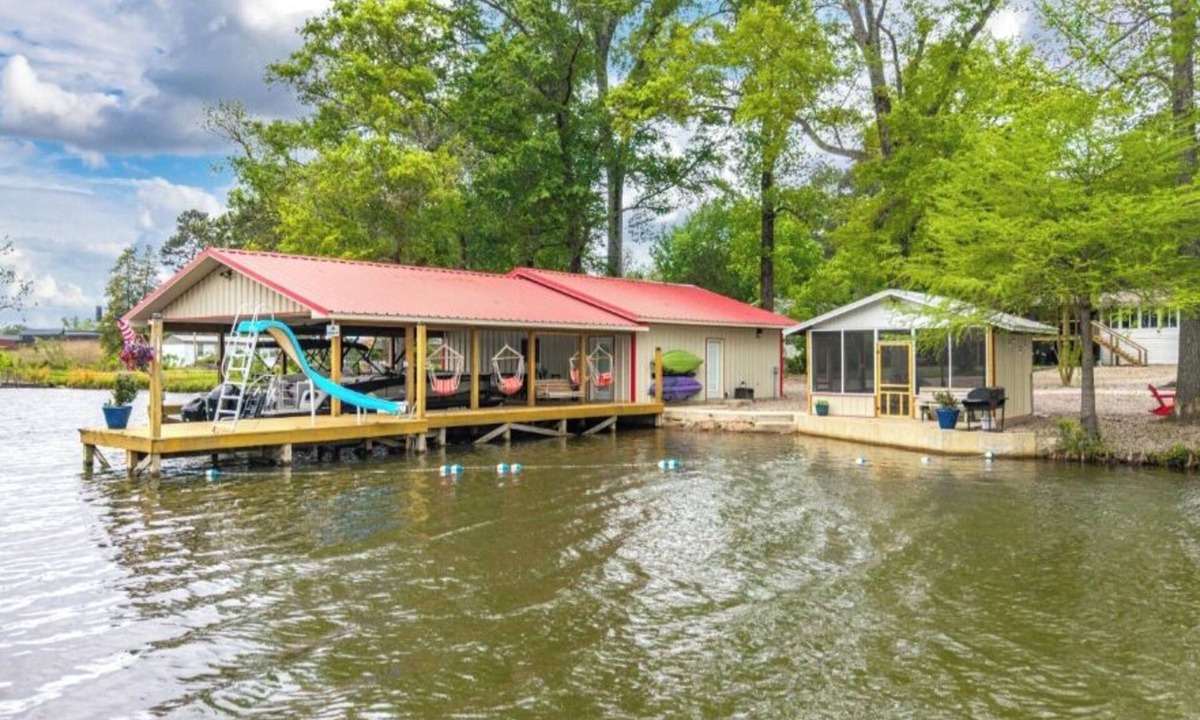 Piney Cottage | Waterfront, w/covered boat slip, screened gazebo, kayaks, slide w/swim area