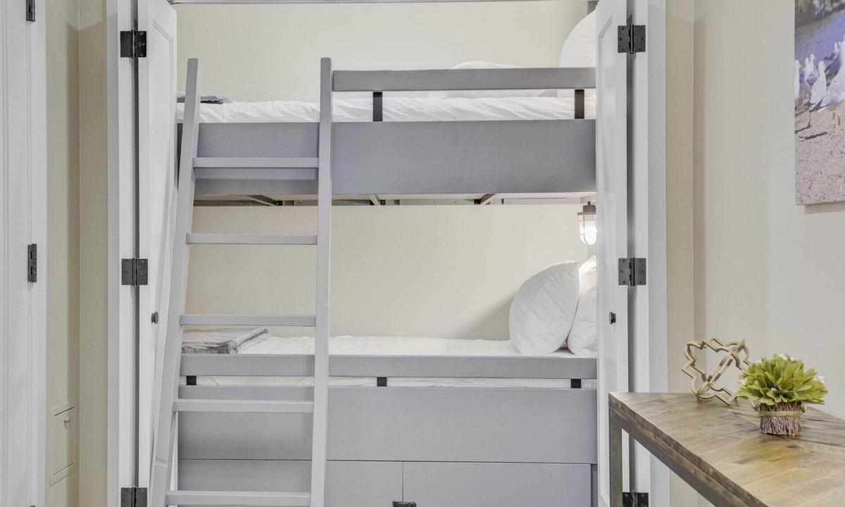 Sandpoint Condo | Waterfront w/Hideaway Bunk - Seasons at Sandpoint