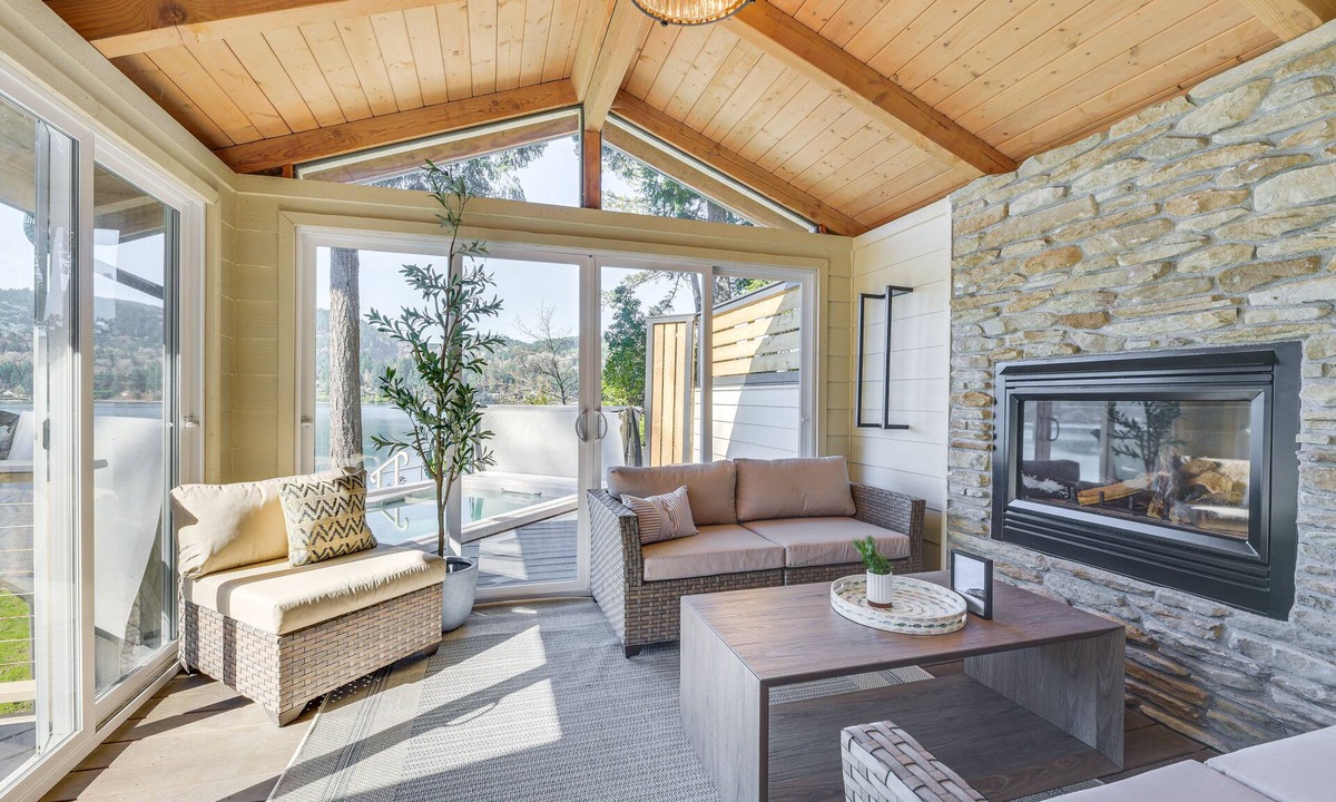 Olympia House | Waterfront Washington Getaway w/Hot Tub & Deck!