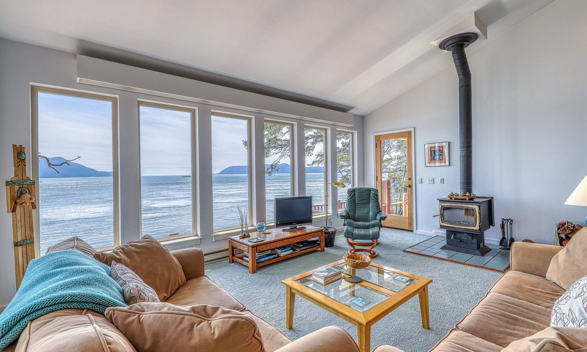 Olga House | Waterfront with a private deck