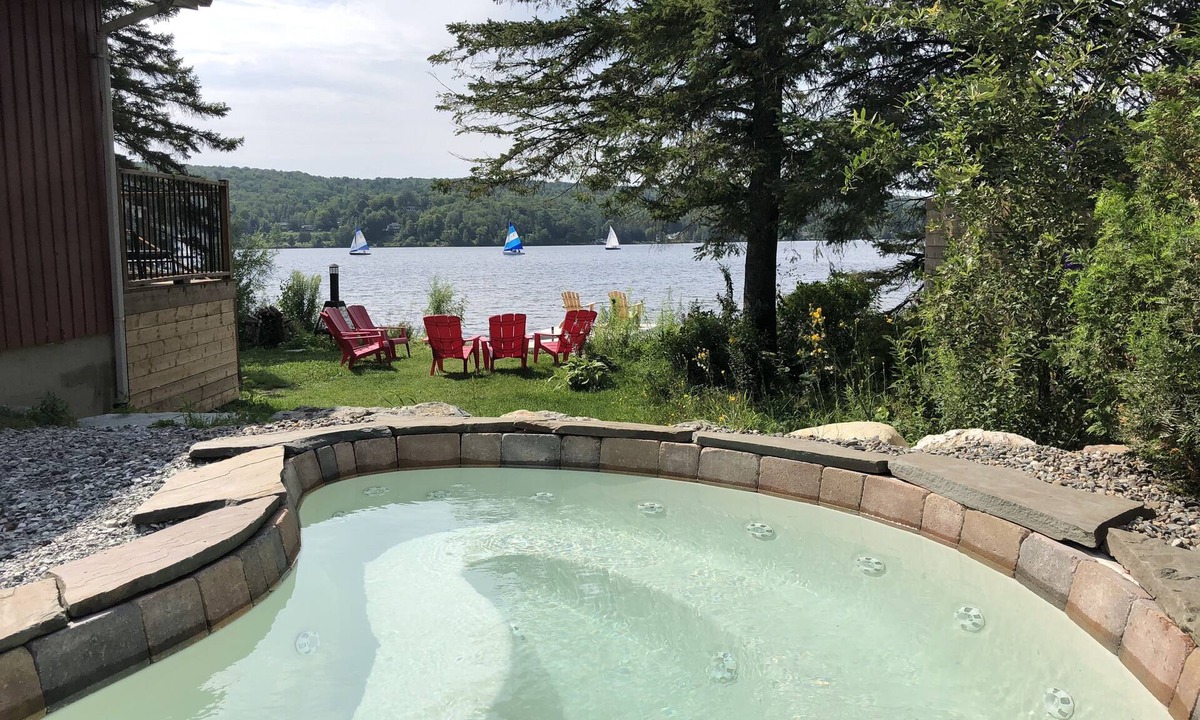Eastman Ski Chalet | Waterfront with amazing sunset , inground salt spa and sauna