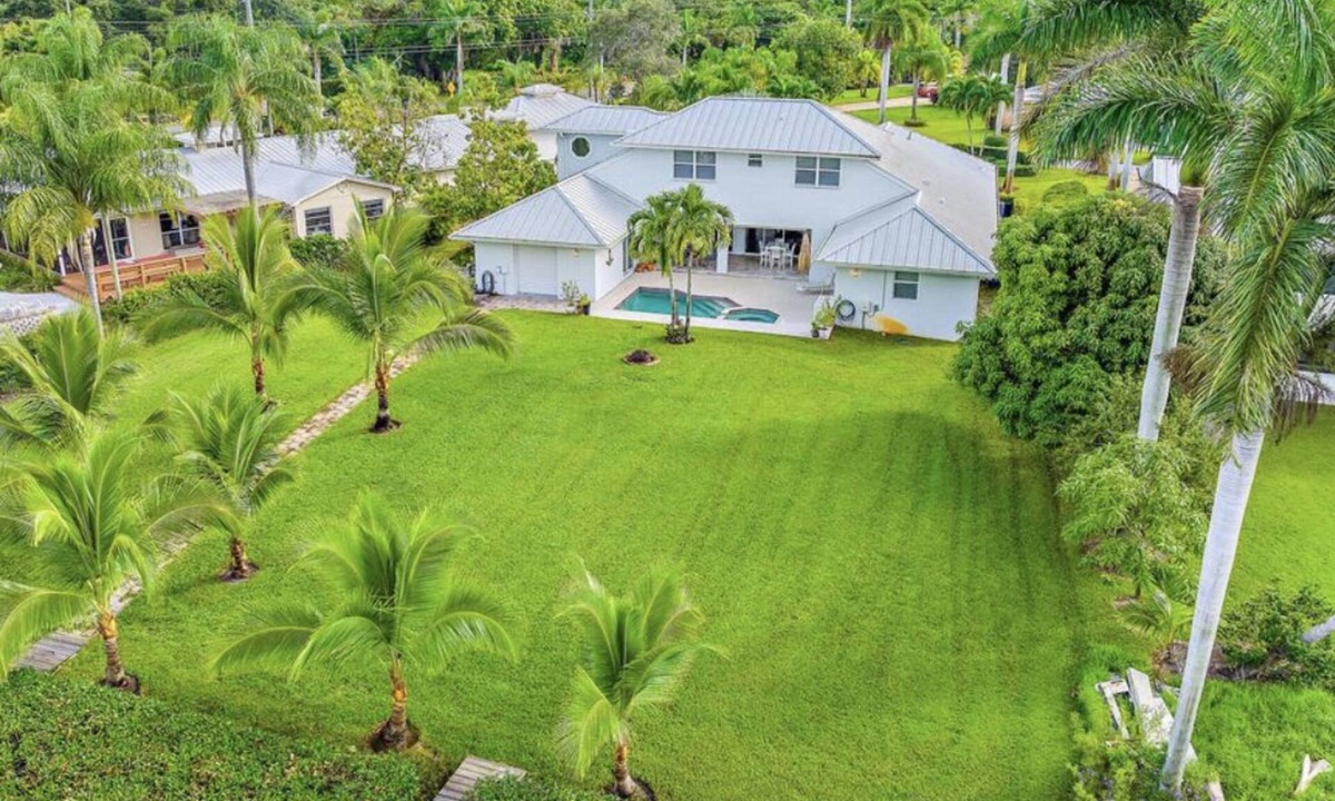 Stuart House | waterfront with dock