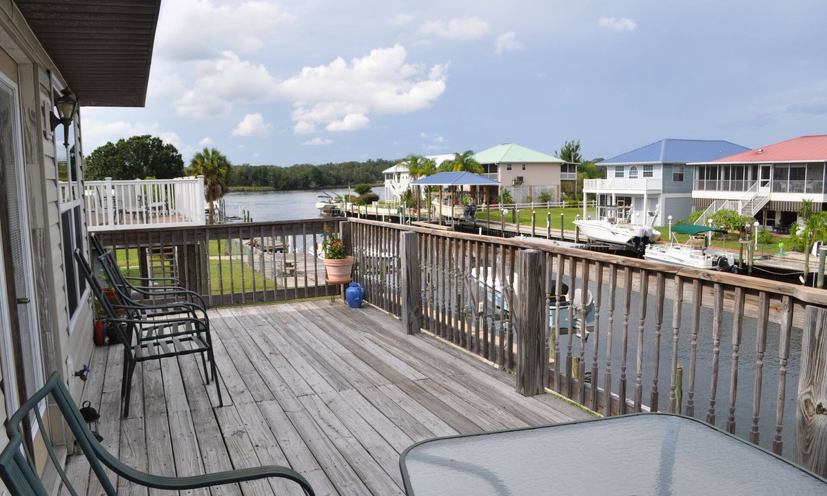 Crystal River House | WATERFRONT WITH VIEW. Book monthly for Winter 2027. Details below.