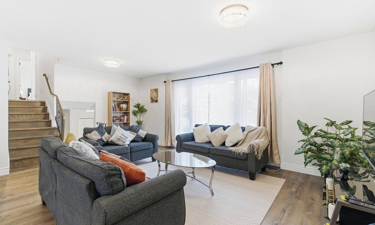 Waterloo House | Waterloo+ Rec room +Workspace+ Park+ Deck+ Free Parking+ St. Jacobs Market