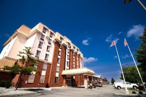 Waterloo Hotel | Waterloo Suites Hotel, Trademark Collection by Wyndham
