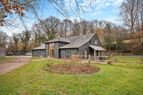 Ewhurst Green House | Watermans Vineyard Barn