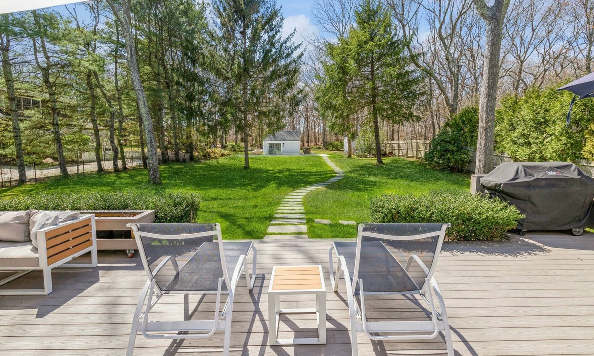 Water Mill House | Watermill Retreat, minutes from Southampton Town Ctr, Farm stands, and Beaches!