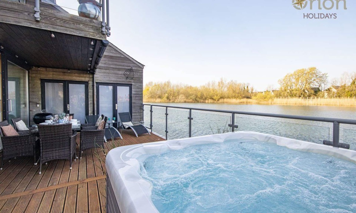 South Cerney House | Waters Edge 05, Amaranth Lodge (P)