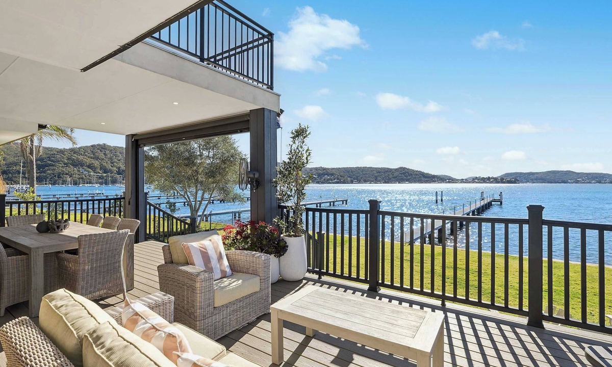 Koolewong House | Waters Edge by Coast Hosting