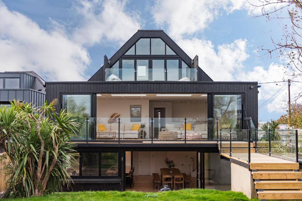 New Romney House | Waters Edge by Bloom Stays