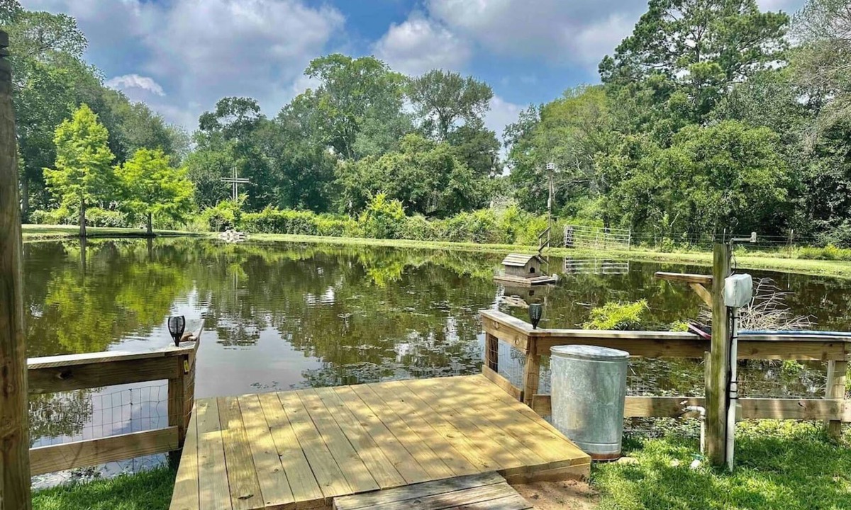 Tomball Cabin | Waters Edge Fishing Cabin