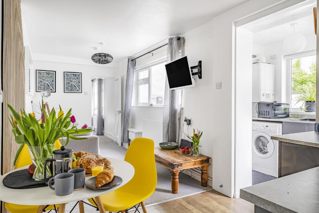 Hayle House | Waters Edge Holiday Home in Hayle, West Cornwall