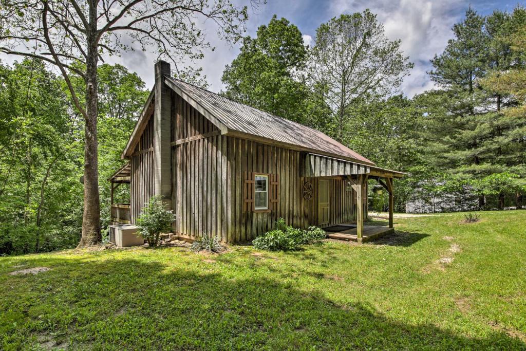 Taswell House | Waters Edge Retreat w/Deck on Patoka Lake!