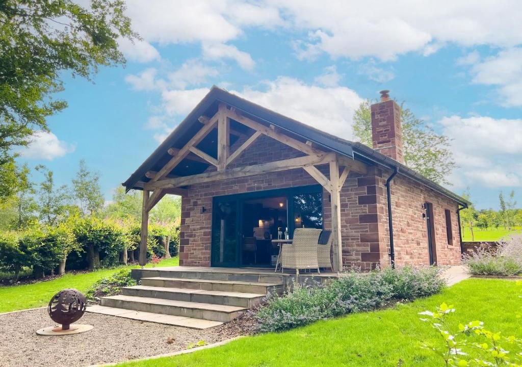 Wing House | Waters Edge, Talkin Tarn, a luxurious bungalow with stunning views over the tarn