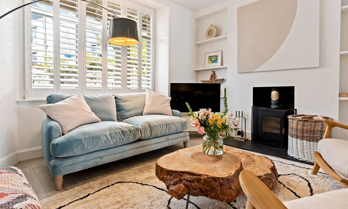 Flushing House | Waterside cottage with sea views & log burner