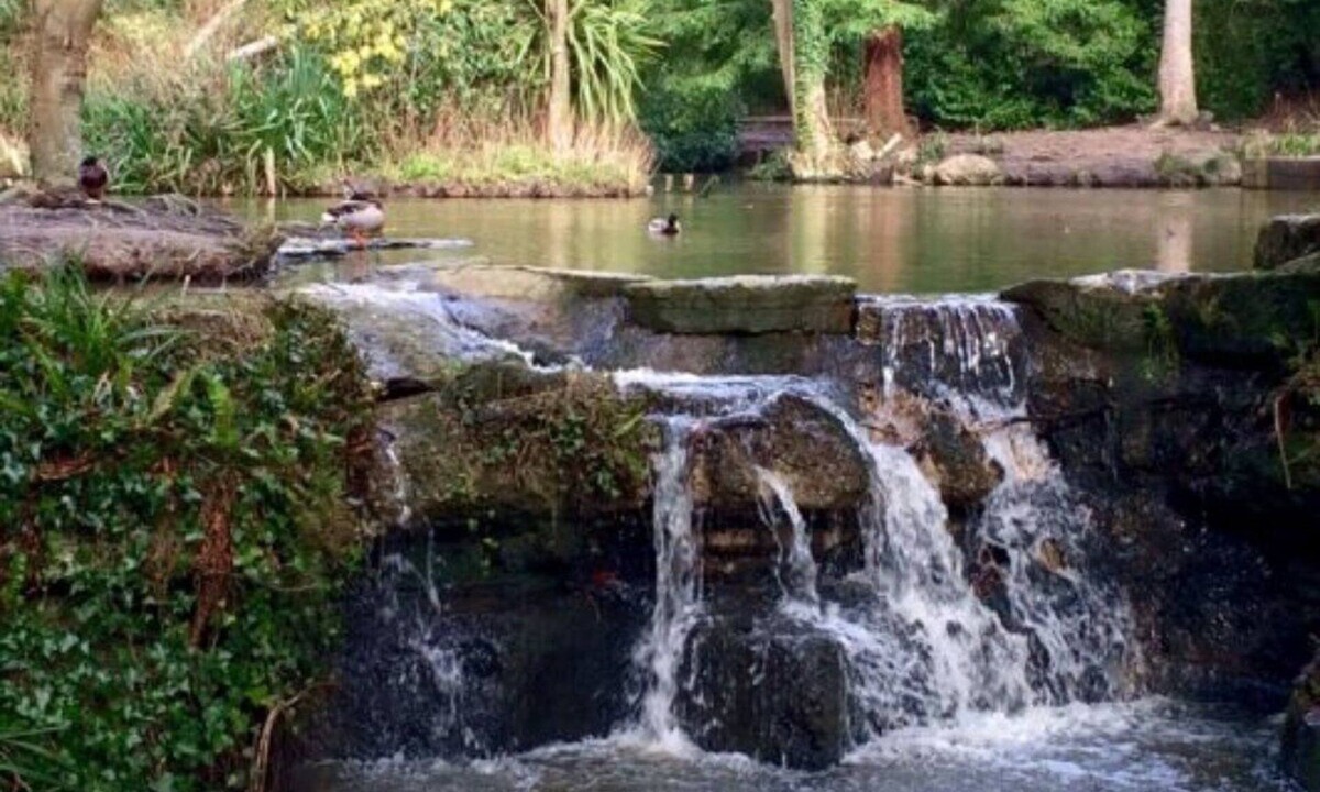 Netley House | Waterside Escape - 5 bed Villa on River Hamble