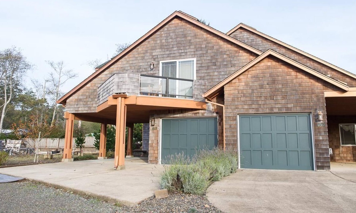 Rockaway Beach House | Waterside Family Fun